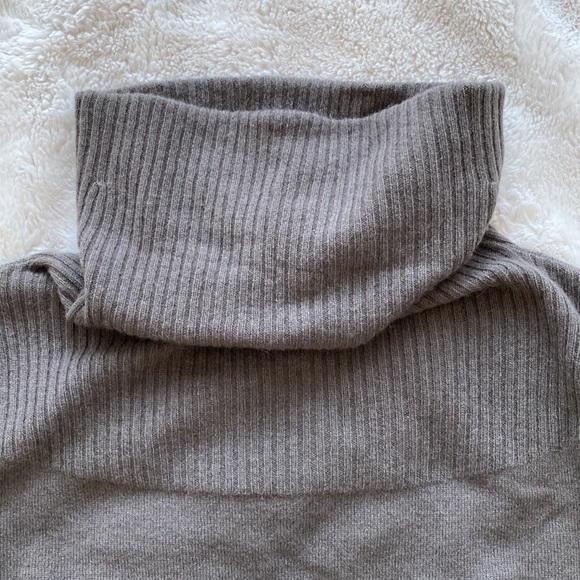 Cashmere Turtle Neck Cropped Sweater - Picture 3 of 4
